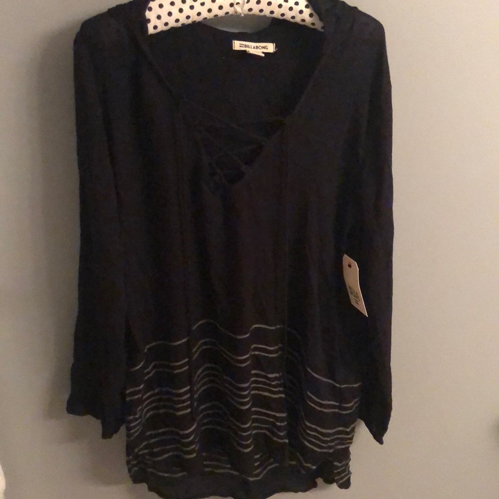 Women’s Billabong tunic style top. Linen material.
